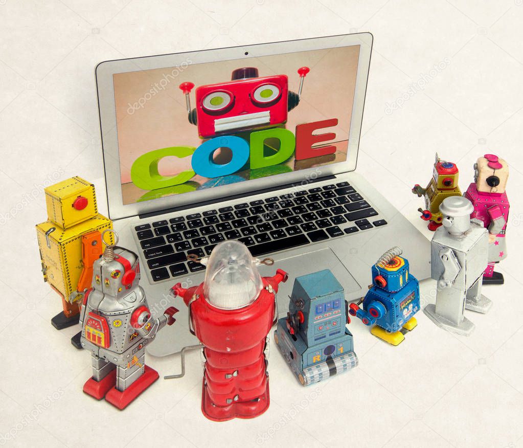 Bambini che programmano con blocchi e piccoli robot.